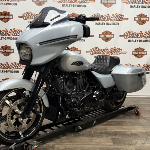 2024 Harley-Davidson® FLHX Street Glide® thumb 2