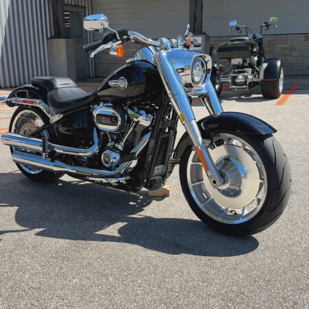 2024 Harley-Davidson® Fat Boy® 114 Vivid Black thumb 3