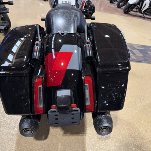 FLTRXSTSE 2025 CVO™ Road Glide™ ST thumb 2