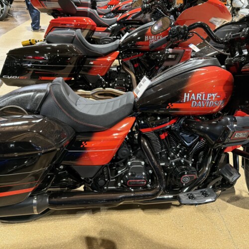 2026 Harley-Davidson® FLTRXSTSE CVO Road Glide ST thumb 3