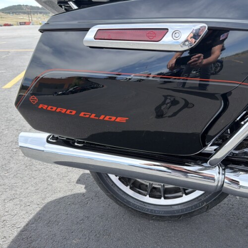 2026 Harley-Davidson® FLTRXL Road Glide Limited thumb 3