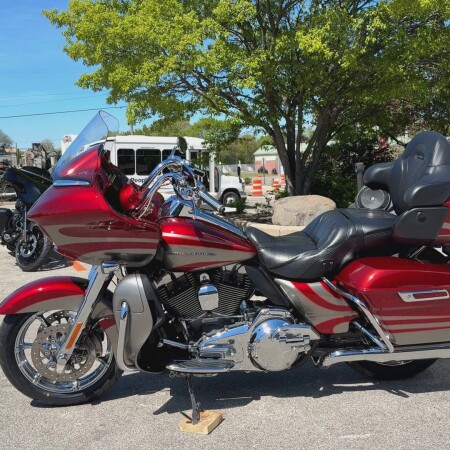 2016 Harley-Davidson® CVO™ Road Glide® Ultra Ruby Red/Palladium Silver thumb 0