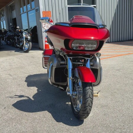2016 Harley-Davidson® CVO™ Road Glide® Ultra Ruby Red/Palladium Silver thumb 2