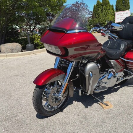 2016 Harley-Davidson® CVO™ Road Glide® Ultra Ruby Red/Palladium Silver thumb 1