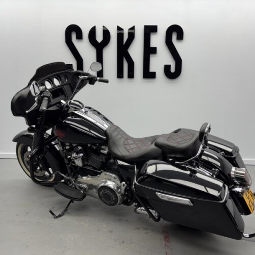 2019 Harley-Davidson FLHT Touring Electra Glide Standard in Vivid Black thumb 0
