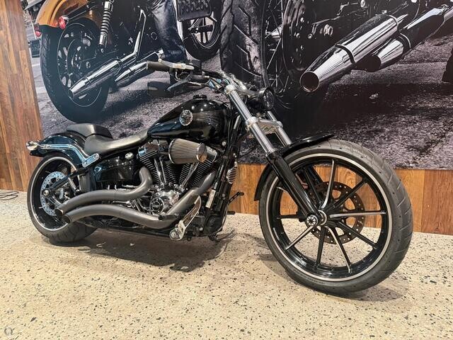 MY15 Harley-Davidson® Breakout® FXSB VIVID BLACK