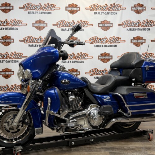 2010 Harley-Davidson® FLHTCU Electra Glide® Ultra Classic® thumb 3