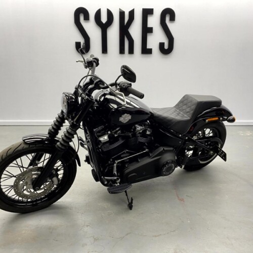 2020 Harley-Davidson FXBB Softail Street Bob 107 in Vivid Black thumb 2