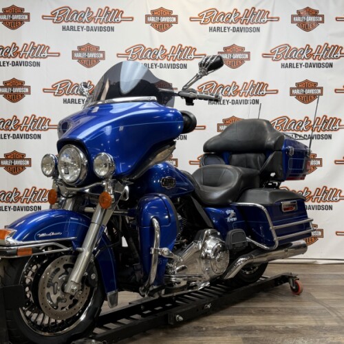 2010 Harley-Davidson® FLHTCU Electra Glide® Ultra Classic® thumb 2