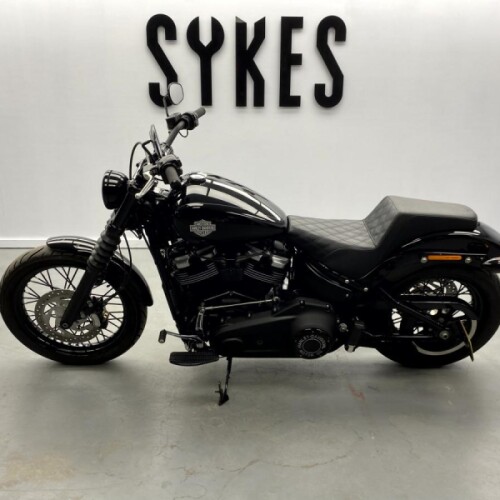 2020 Harley-Davidson FXBB Softail Street Bob 107 in Vivid Black thumb 1