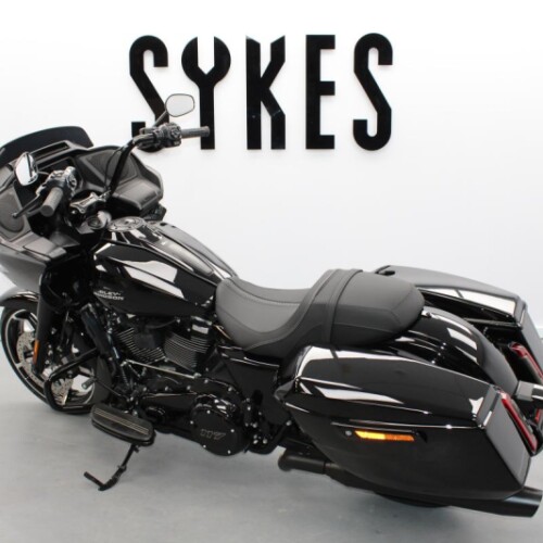 NEW 2026 Harley-Davidson FLTRX Touring Road Glide 117 in Vivid Black thumb 0