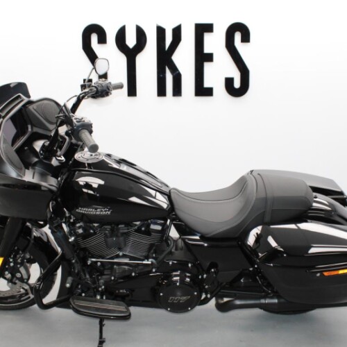 NEW 2026 Harley-Davidson FLTRX Touring Road Glide 117 in Vivid Black thumb 1