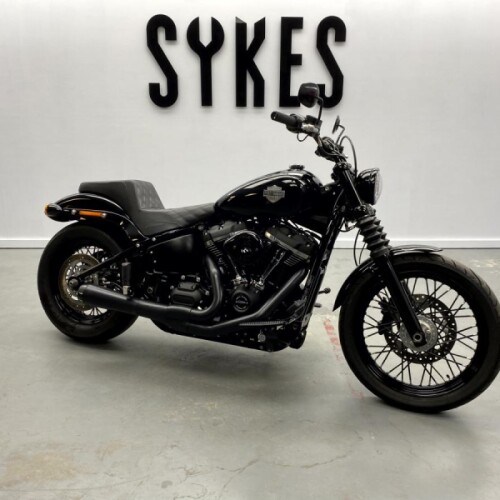 2020 Harley-Davidson FXBB Softail Street Bob 107 in Vivid Black thumb 3