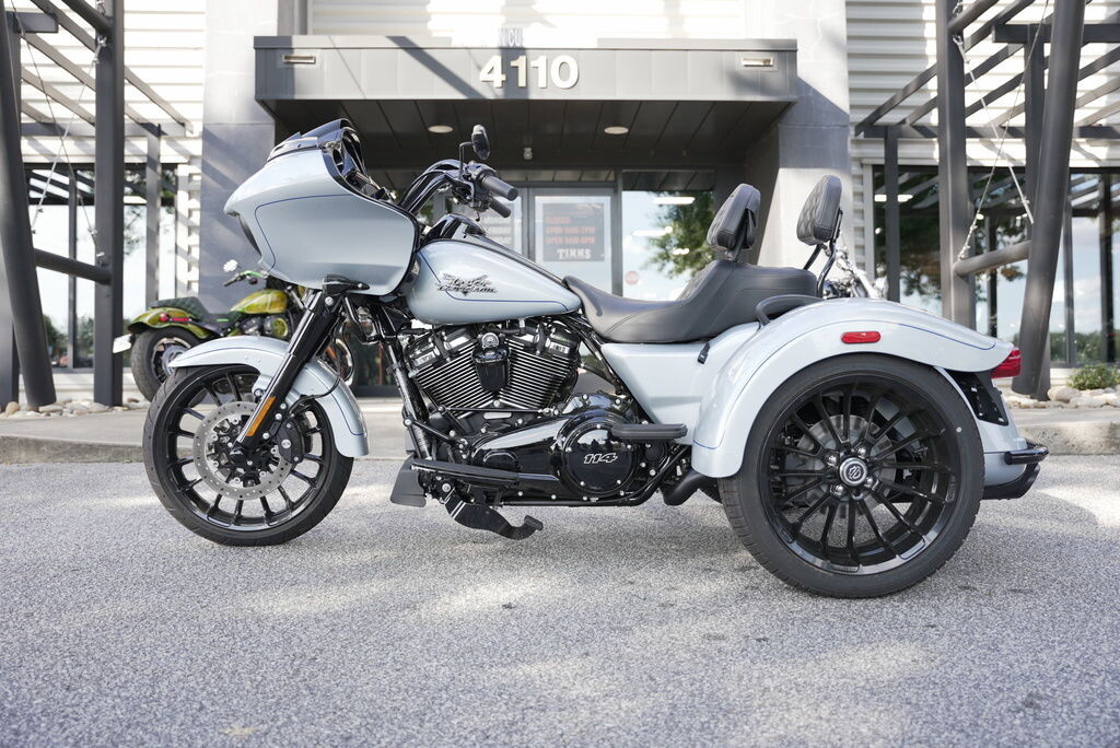 FLTRT 2025 Road Glide® 3