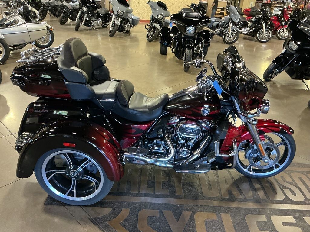 FLHTCUTGSE 2022 CVO™ Tri Glide®