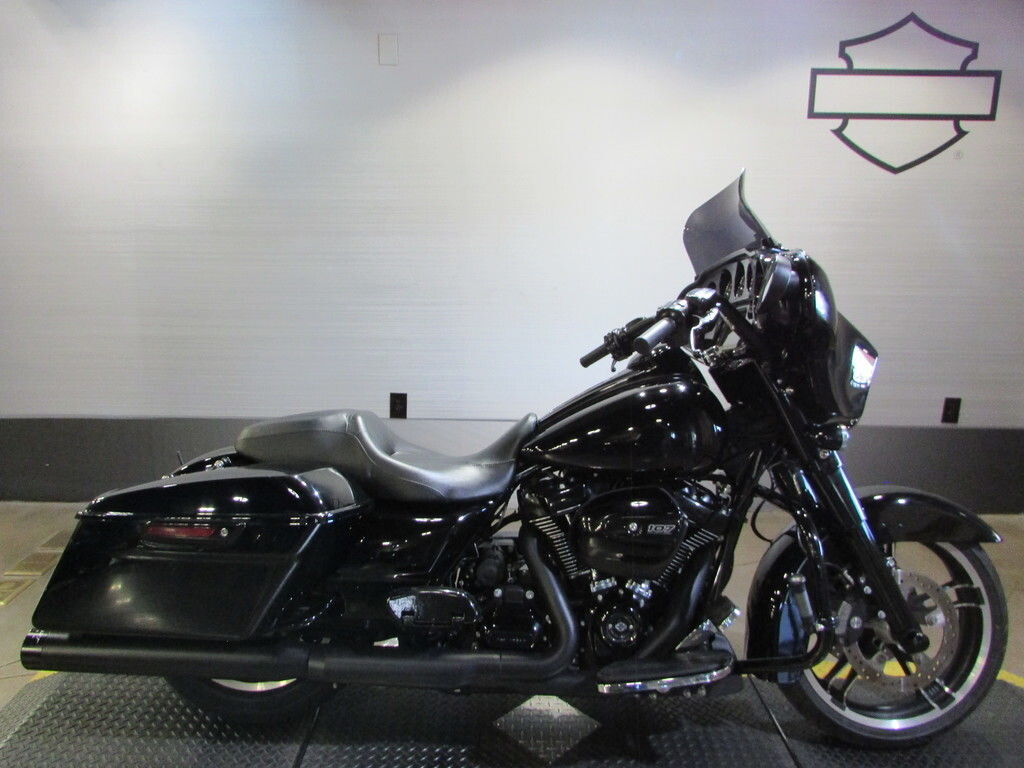 FLHXS 2017 Street Glide® Special