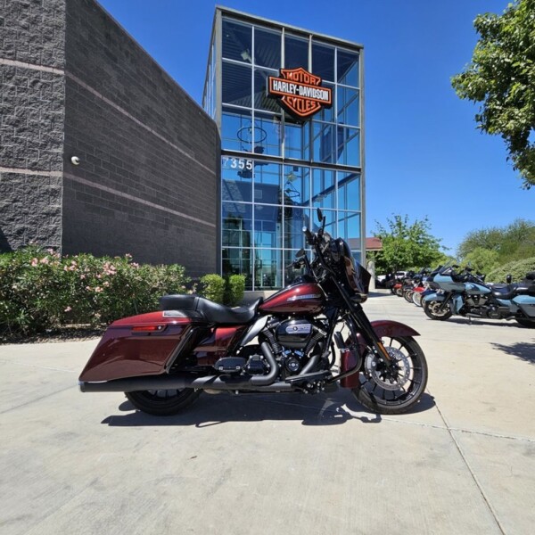 FLHXS 2018 Street Glide® Special