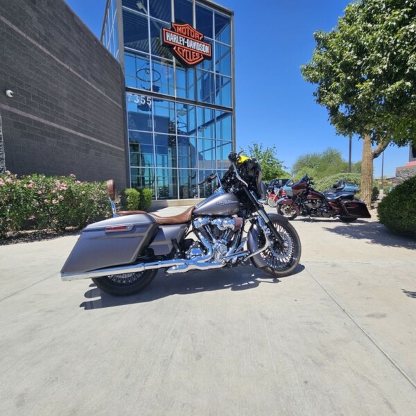 FLHXS 2017 Street Glide® Special