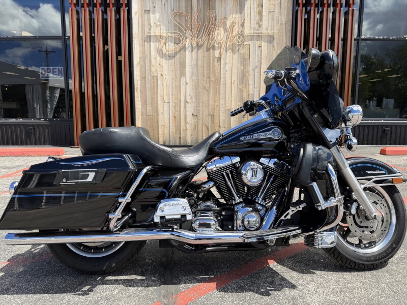 2006 Harley-Davidson® FLHTCUI Electra Glide® Ultra Classic® SHINE