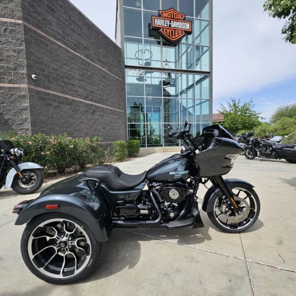 FLTRT 2026 Road Glide 3