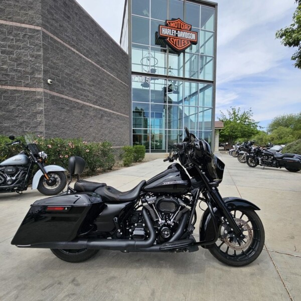 FLHXS 2018 Street Glide® Special
