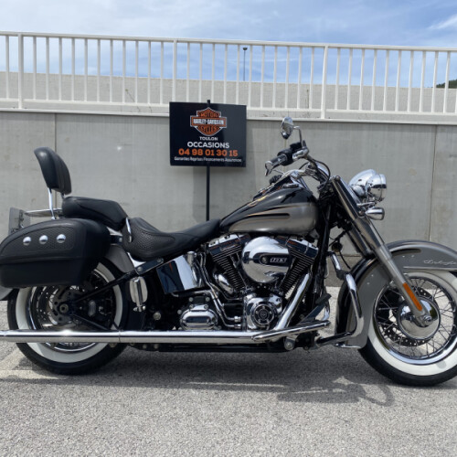 2017 Harley-Davidson® Softail® Deluxe thumb 2