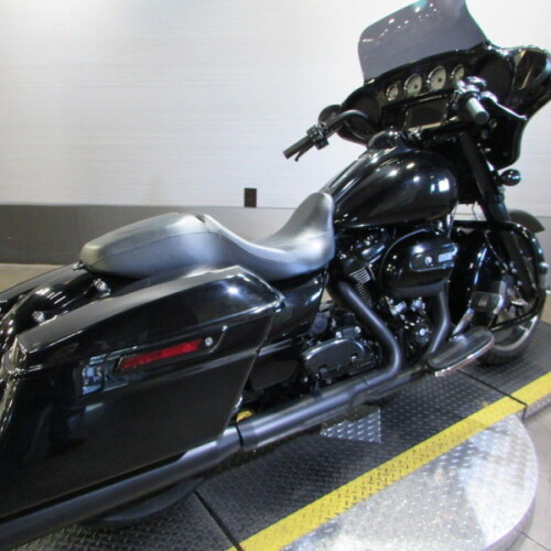 FLHXS 2017 Street Glide® Special thumb 3