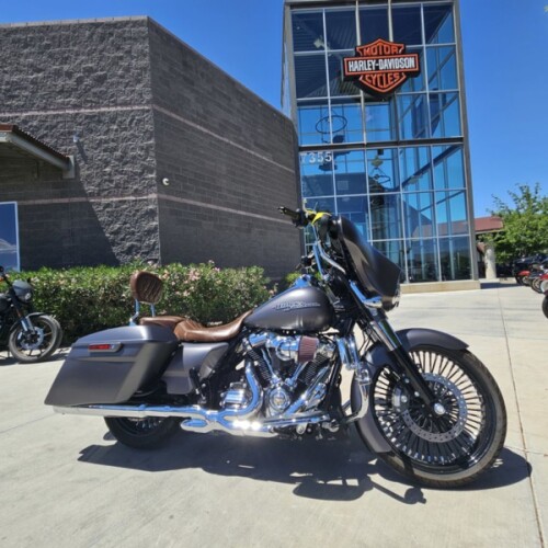 FLHXS 2017 Street Glide® Special thumb 2