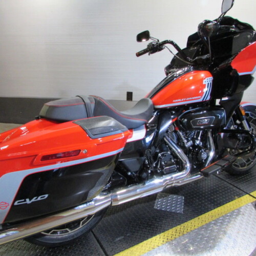 FLTRXSE 2024 CVO™ Road Glide® thumb 3