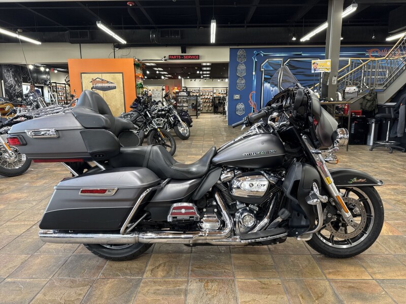 2017 Harley-Davidson® Ultra Limited Low Two-Tone Charcoal Denim/Black Denim