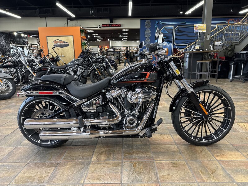 2024 Harley-Davidson® Breakout® 117 Vivid Black