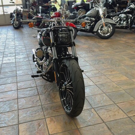 2024 Harley-Davidson® Breakout® 117 Vivid Black thumb 2