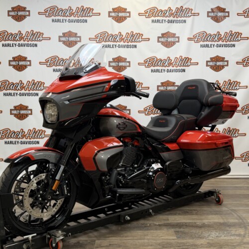 2026 Harley-Davidson® FLHXLSE CVO Street Glide Limited thumb 3