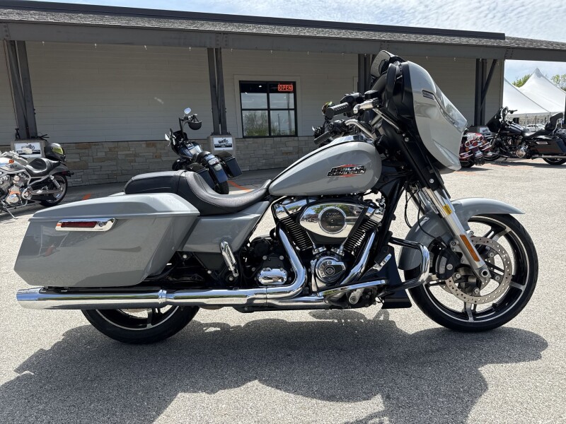 2024 Harley-Davidson® Street Glide® Billiard Gray