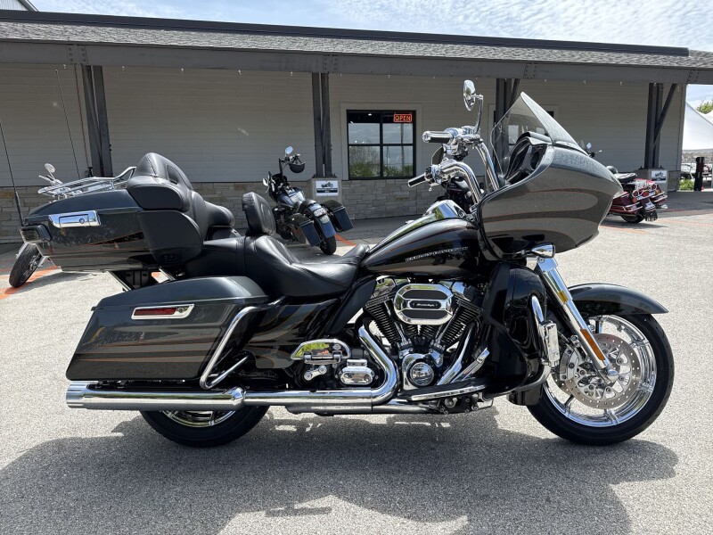2016 Harley-Davidson® CVO™ Road Glide® Ultra Carbon Dust/Charcoal Slate
