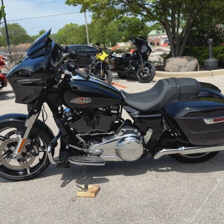 2024 Harley-Davidson® Street Glide® Vivid Black thumb 0