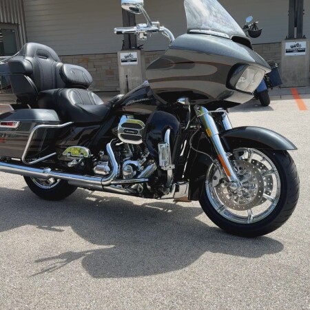 2016 Harley-Davidson® CVO™ Road Glide® Ultra Carbon Dust/Charcoal Slate thumb 3