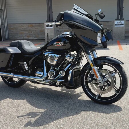 2024 Harley-Davidson® Street Glide® Vivid Black thumb 3