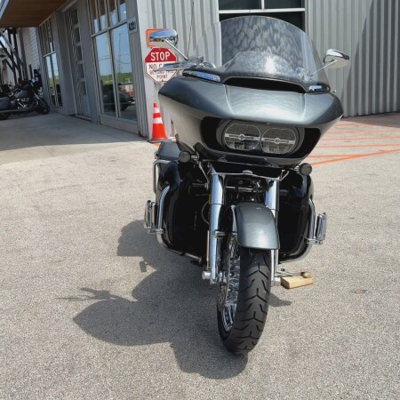 2016 Harley-Davidson® CVO™ Road Glide® Ultra Carbon Dust/Charcoal Slate thumb 2