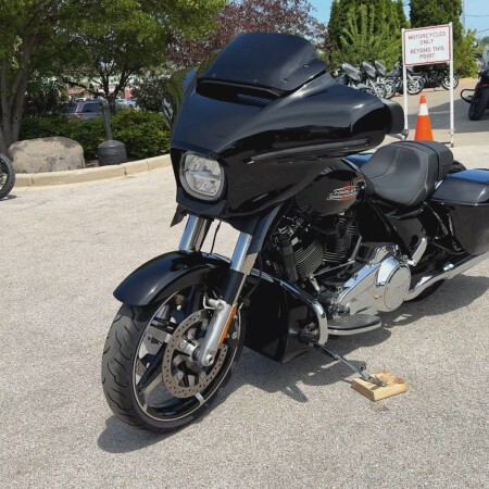 2024 Harley-Davidson® Street Glide® Vivid Black thumb 1