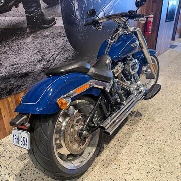  MY23 Harley-Davidson Softail Fat Boy S 114 w/ABS (FLFBS) 2023 Bright Billiard Blue thumb 2