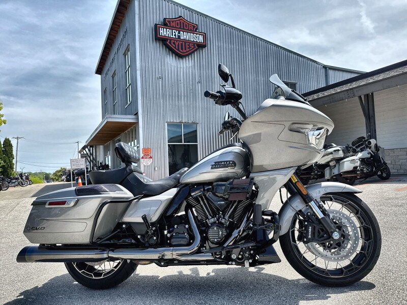 2023 Harley-Davidson® CVO™ Road Glide® Dark Platinum w/Pinstripe