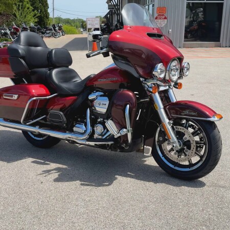 2019 Harley-Davidson® Ultra Limited Wicked Red/Twisted Cherry thumb 3