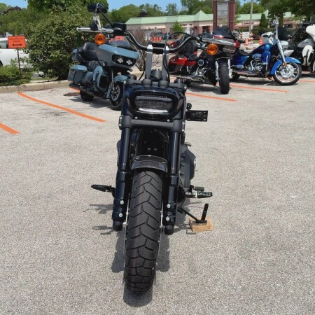 2023 Harley-Davidson® Fat Bob® 114 Gray Haze thumb 2