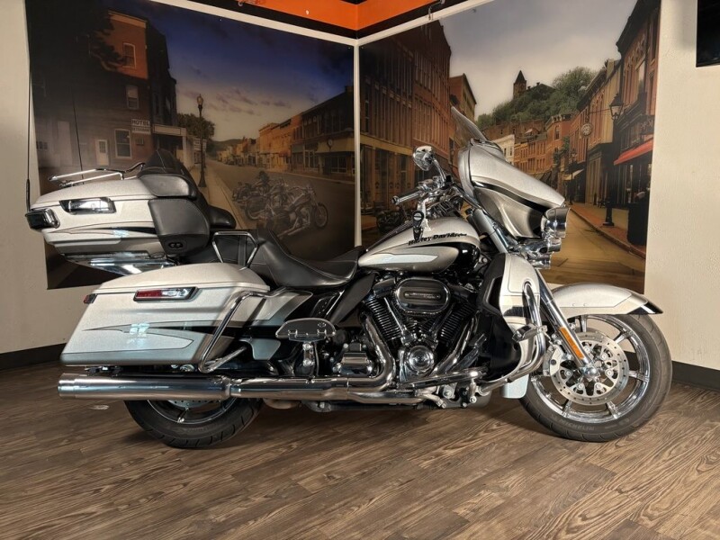 FLHTKSE 2017 CVO™ Limited