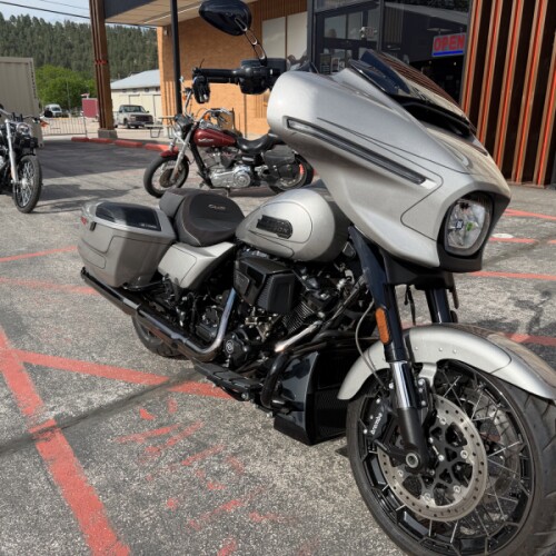 2023 Harley-Davidson® FLHXSE CVO™ Street Glide® thumb 3