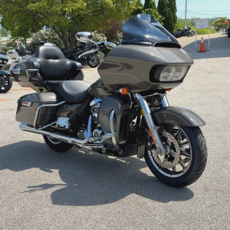 2018 Harley-Davidson® Road Glide® Ultra Industrial Gray thumb 3
