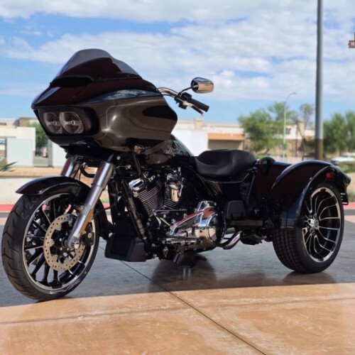FLTRT 2025 Road Glide® 3 thumb 1