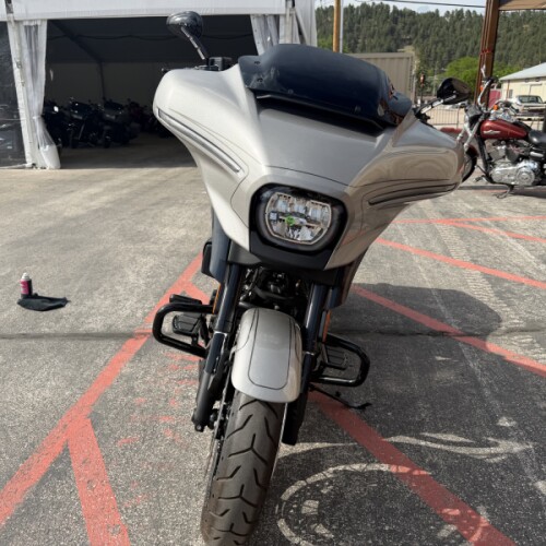 2023 Harley-Davidson® FLHXSE CVO™ Street Glide® thumb 1