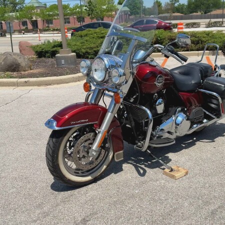 2010 Harley-Davidson® Road King® Classic Red Hot Sunglo thumb 1